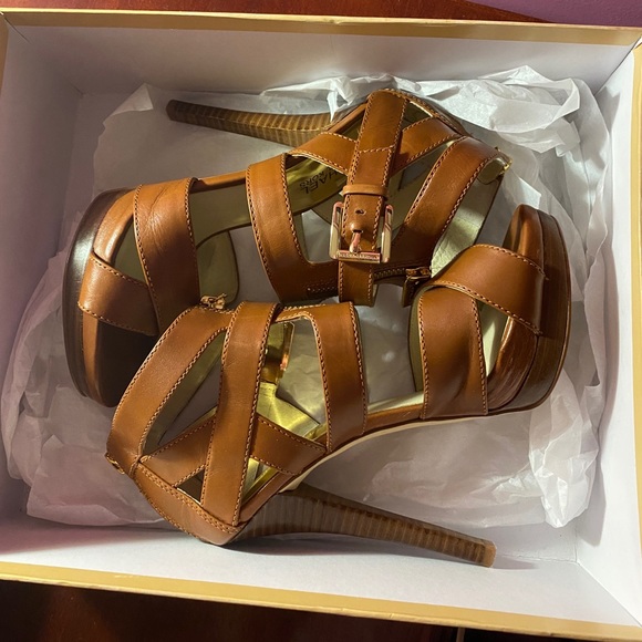 MICHAEL KORS ANYA Platform Sandals - Picture 2 of 6